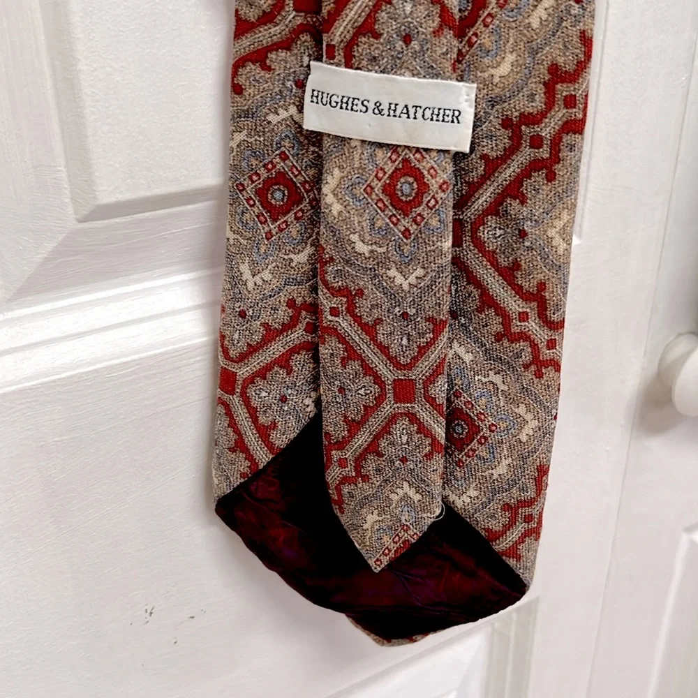 Vintage Hughes & Hatcher Woven Victorian Print Classic Length